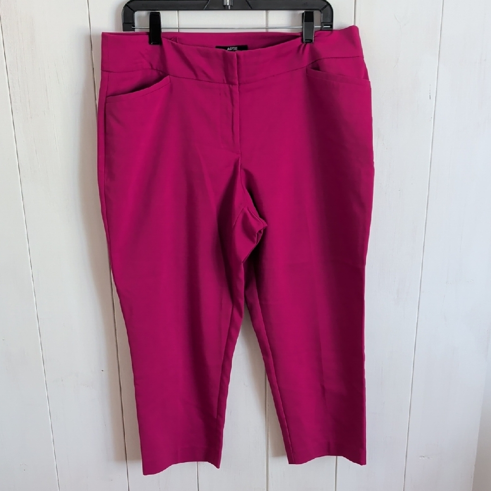 Women's Pink Capri Pants